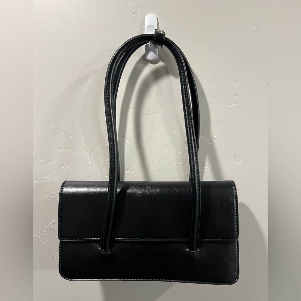 Small to medium black leather shoulder bag